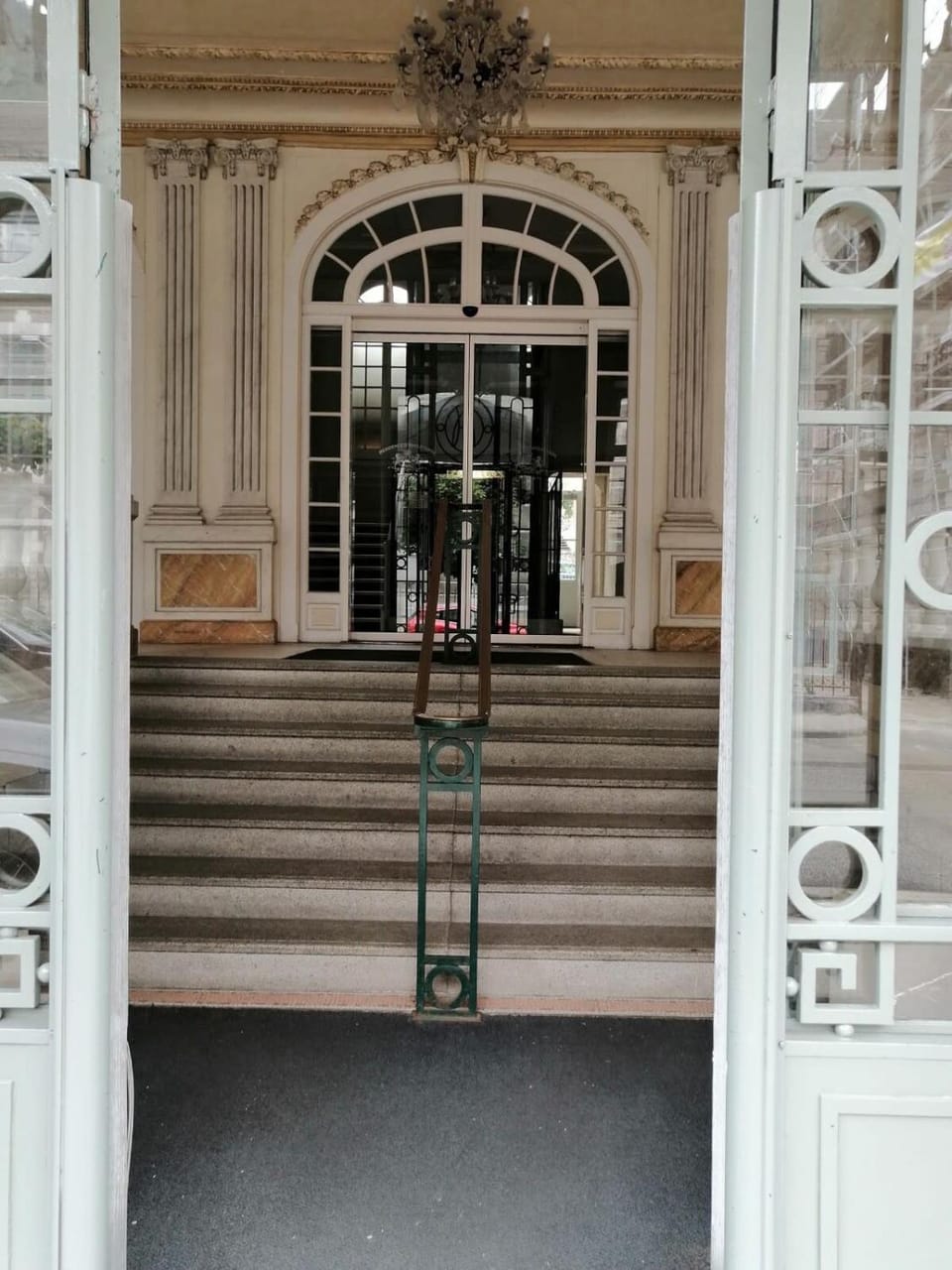 Facade/entrance