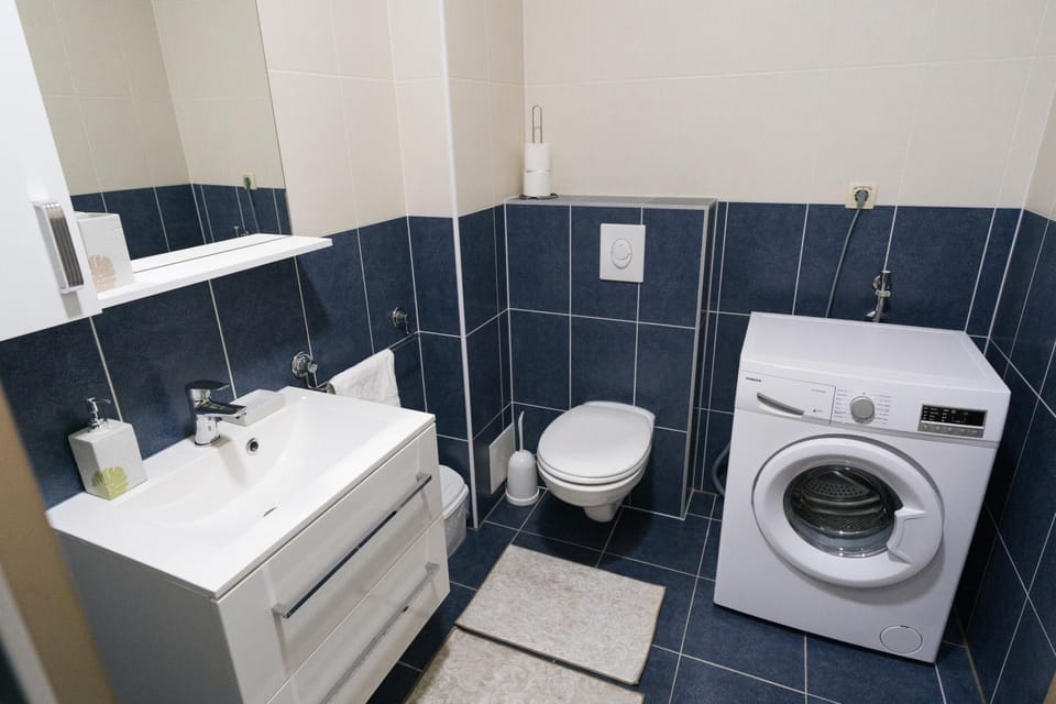 Toilet, Bathroom, towels, washing machine