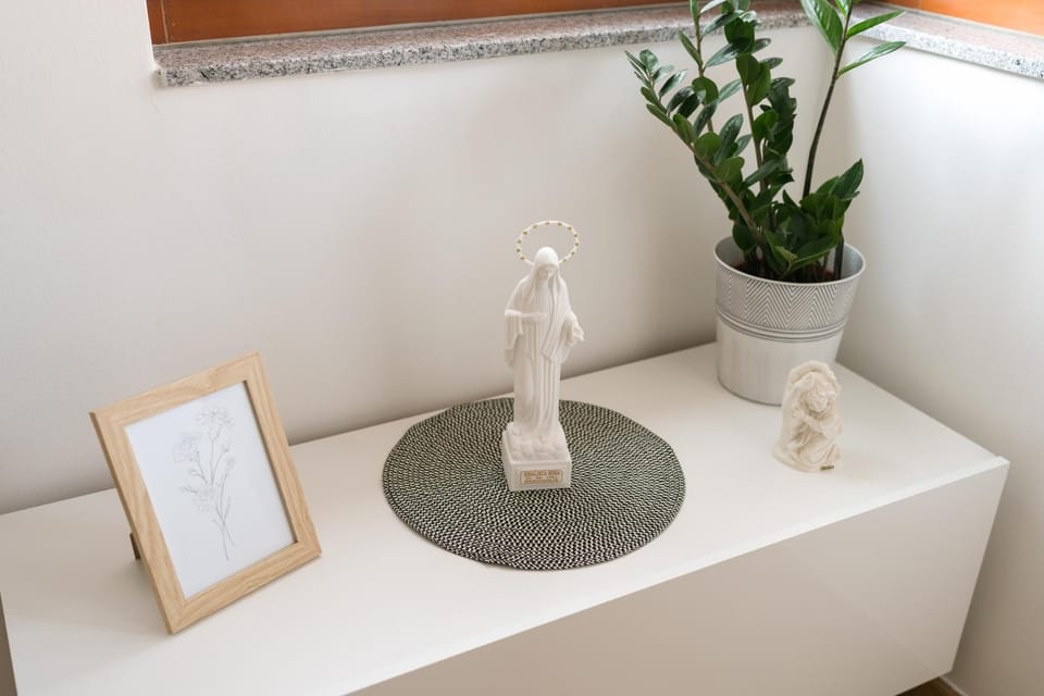 Nearby landmark, Decorative detail