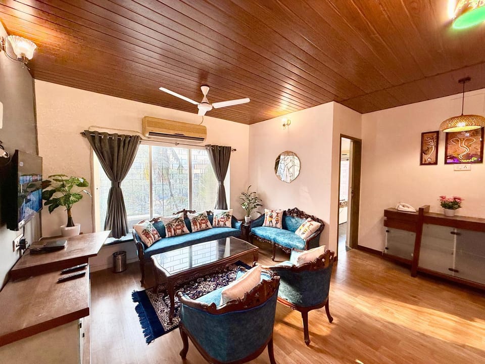 TV and multimedia, Seating area, air conditioner