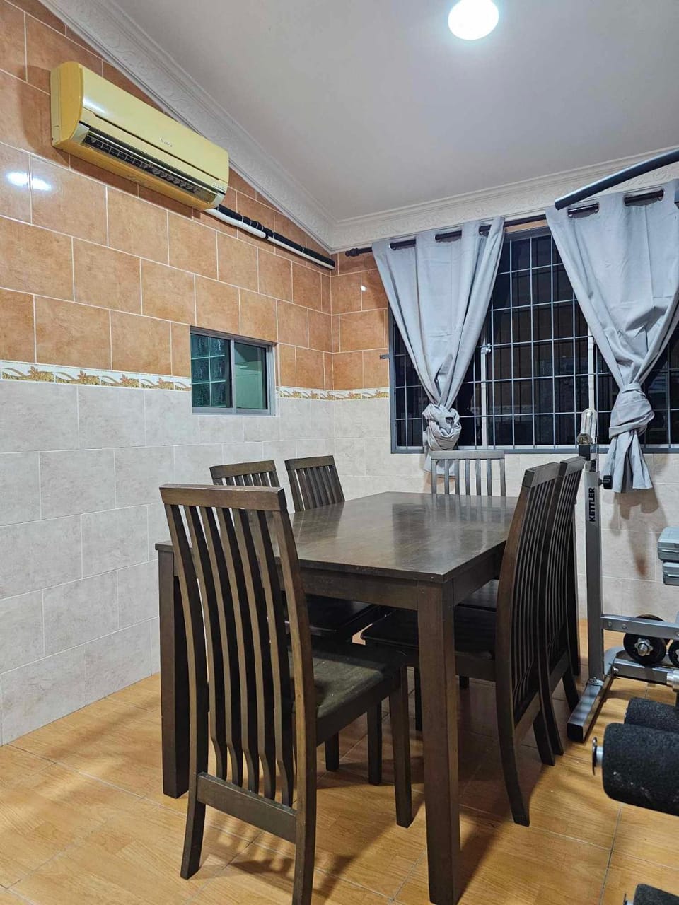 Seating area, Dining area