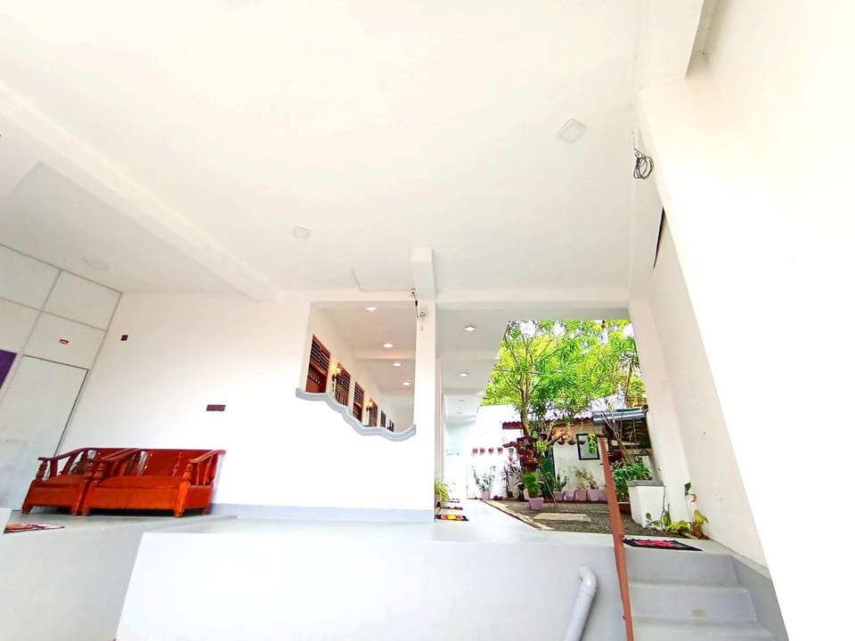 Ramesh Guesthouse Bed and Breakfast in Mirissa