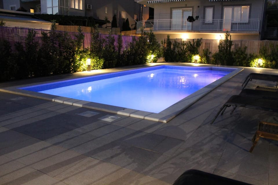 Swimming pool, Swimming pool
