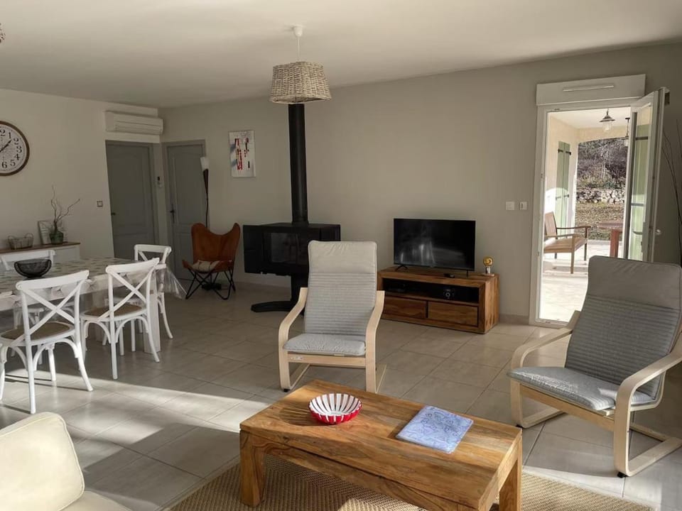 TV and multimedia, Living room, fireplace