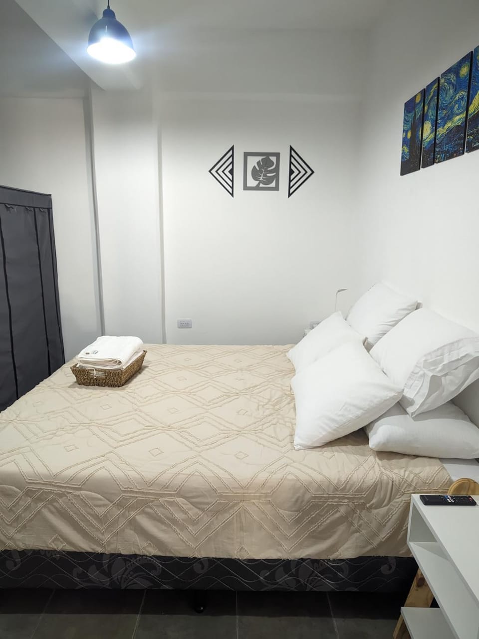 Bed, Photo of the whole room, Bedroom