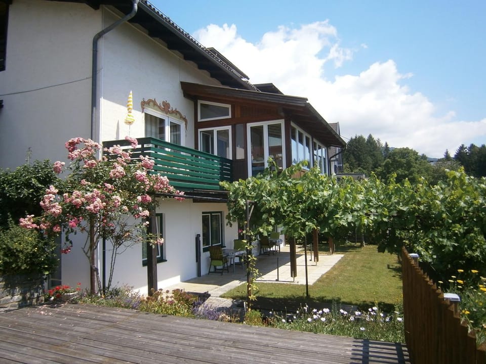 Property building, Garden, Balcony/Terrace, Garden view