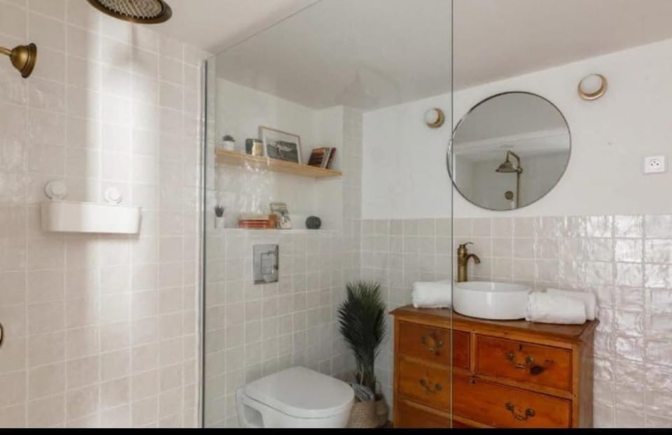 Appartement authentique au centre d'Antibes Apartment in Antibes