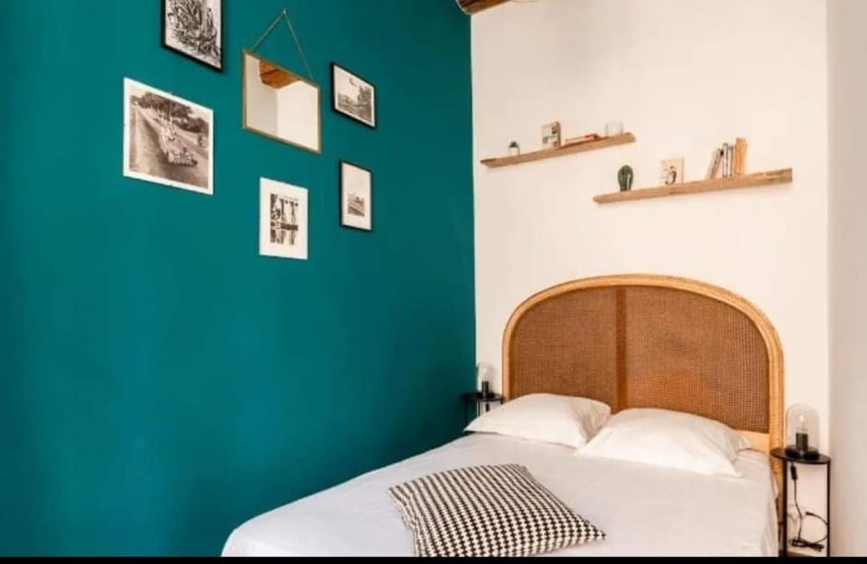 Appartement authentique au centre d'Antibes Apartment in Antibes