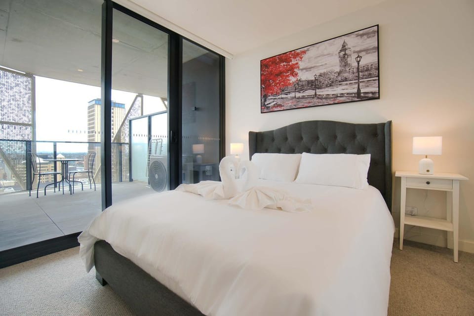 Bed, Bedroom, towels