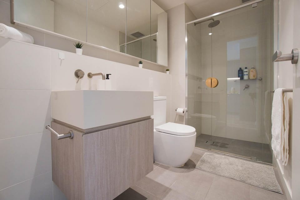 Shower, Toilet, Bathroom, towels