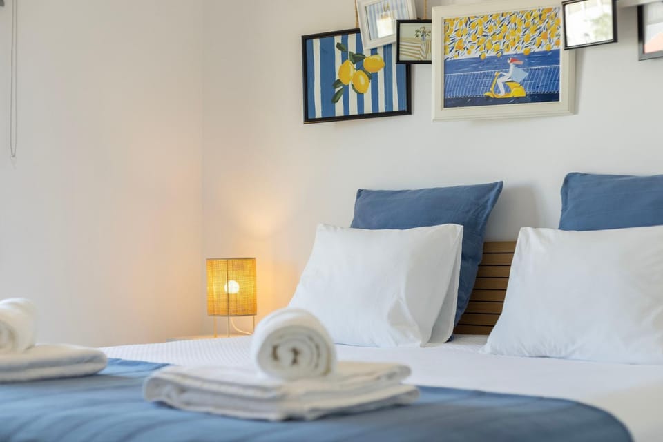 Decorative detail, Bedroom, towels