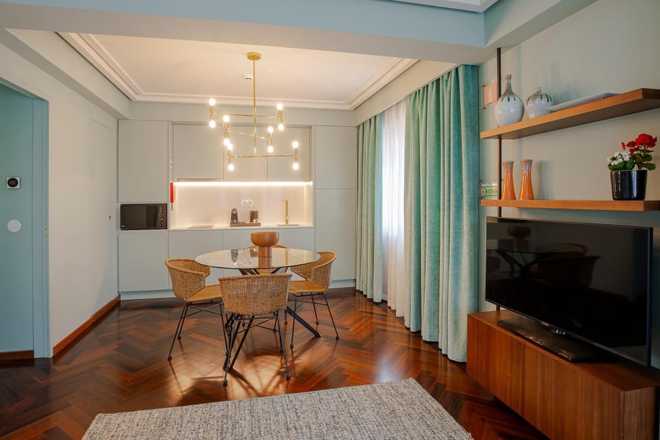 TV and multimedia, Kitchen or kitchenette, Seating area, Dining area