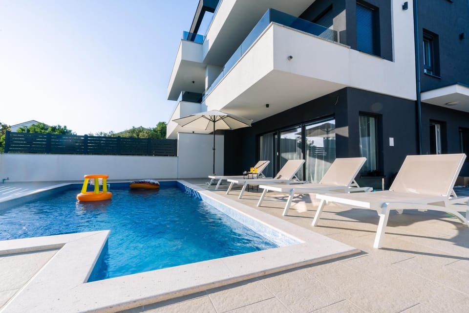 Black Diamond Apartment in Novalja