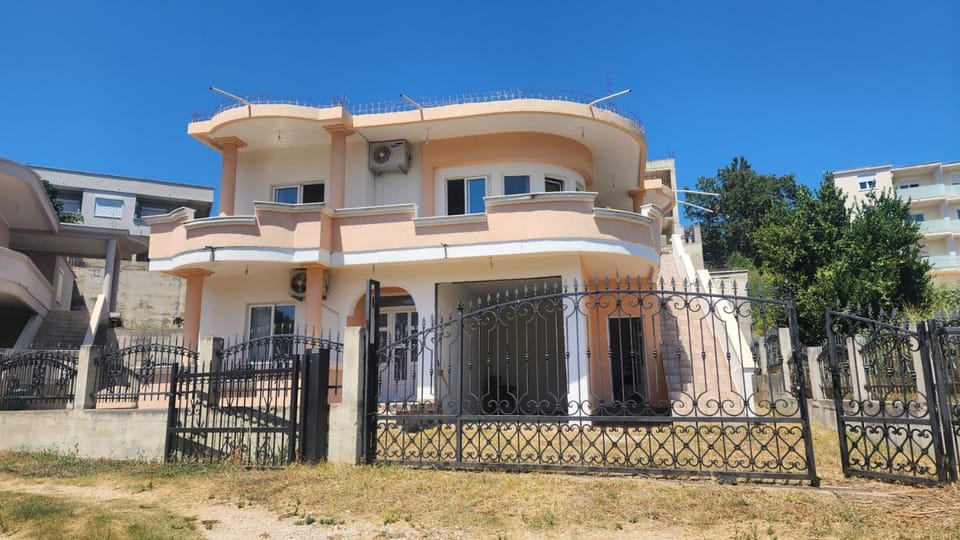 Property building, Day