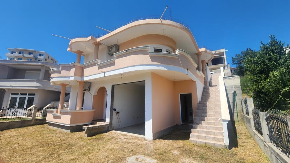 Property building, Day, View (from property/room), Balcony/Terrace