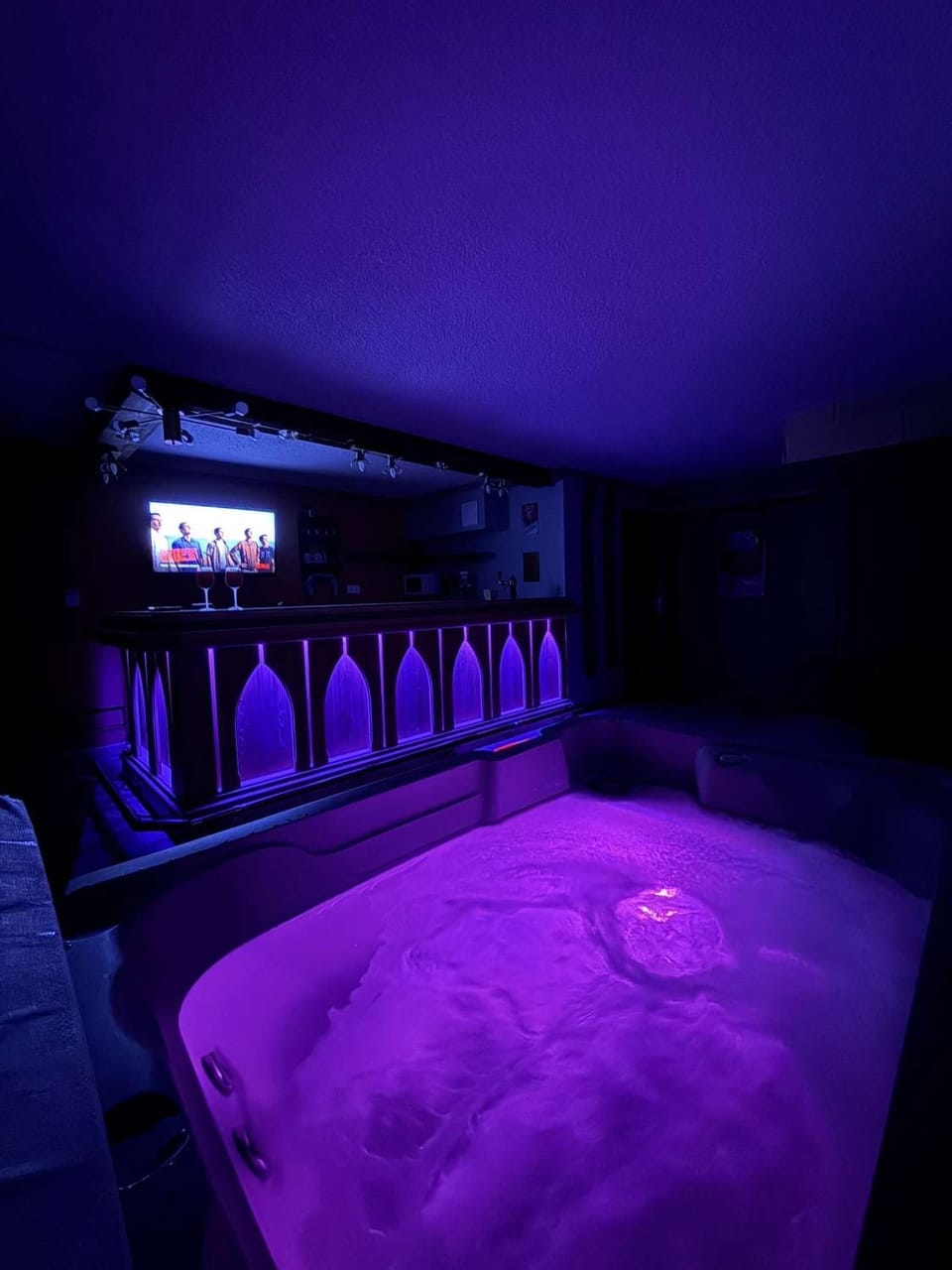Le Savoyard - Bar & Jacuzzi Apartment in Haute-Savoie