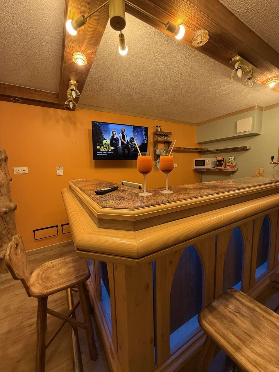 Le Savoyard - Bar & Jacuzzi Apartment in Haute-Savoie