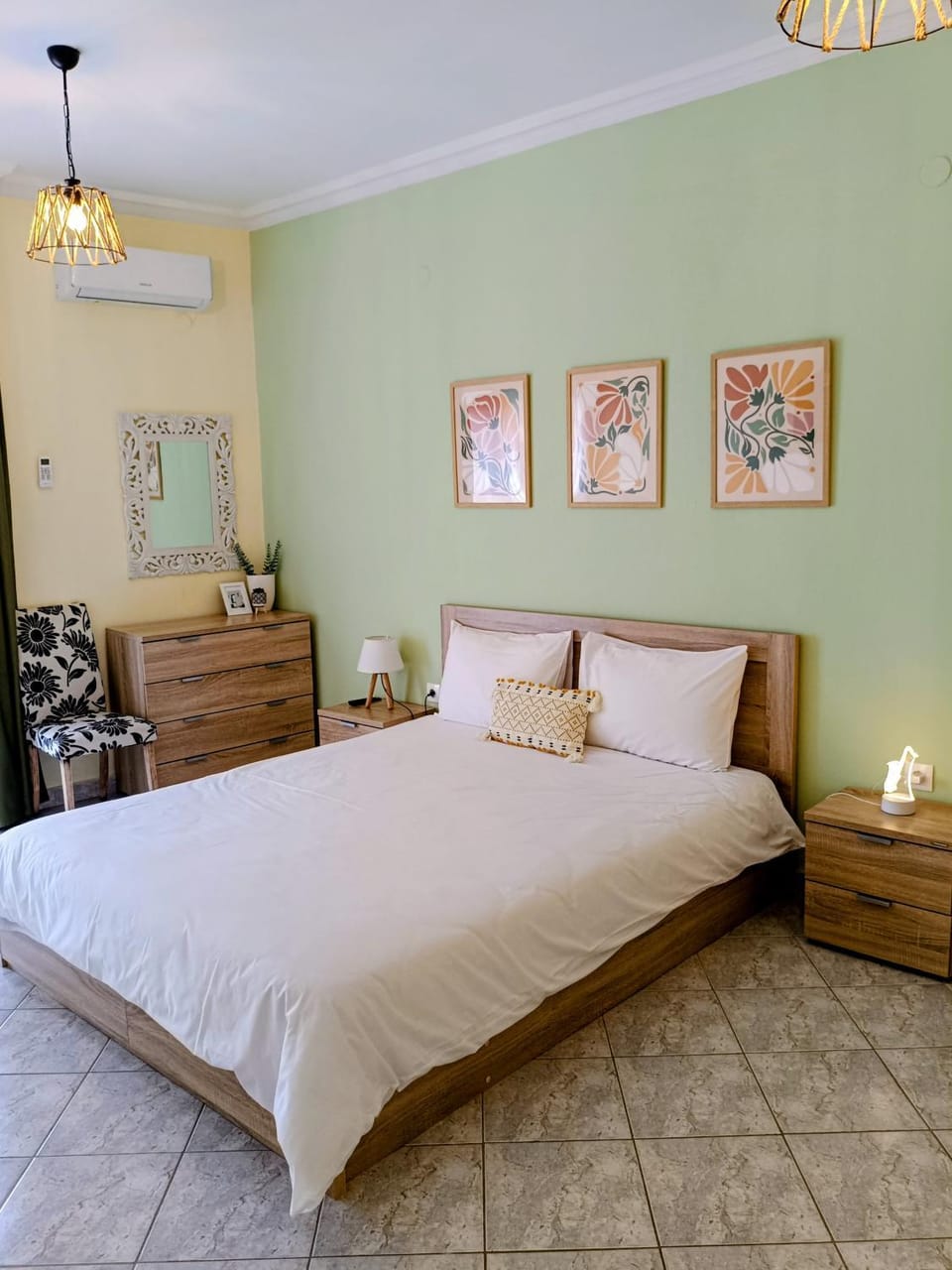 Bed, Photo of the whole room, Bedroom