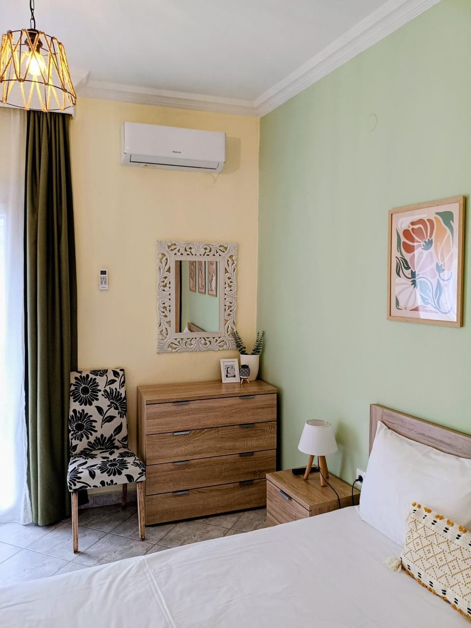 Bed, Photo of the whole room, Bedroom, air conditioner