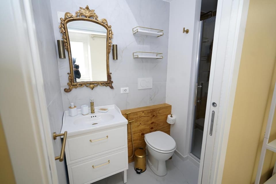 Toilet, Bathroom