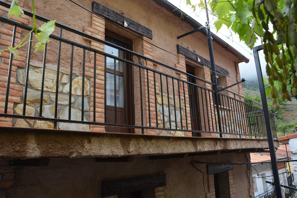 Property building, View (from property/room), Balcony/Terrace, Mountain view, Street view