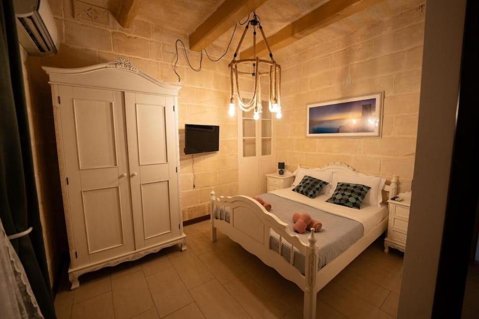 House Of Sliema - 4BR Traditional Townhouse House in Sliema