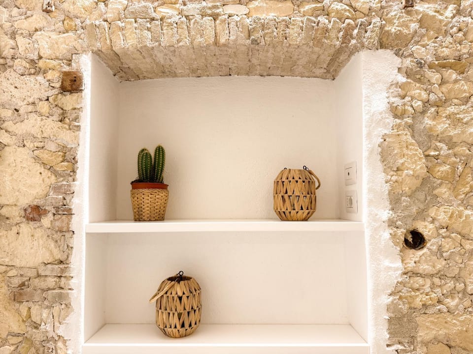 Kalma Villanova - Stone Elegance in the Old Town Apartment in Cagliari