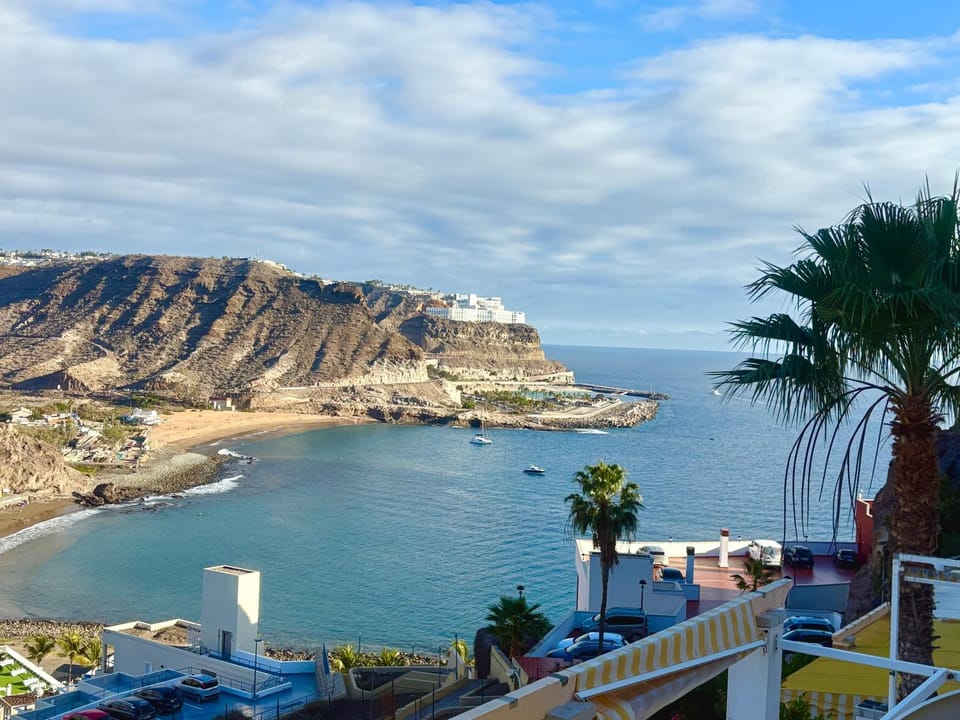 Mountain view, Sea view