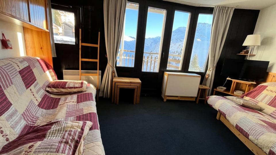 Bed, kitchen