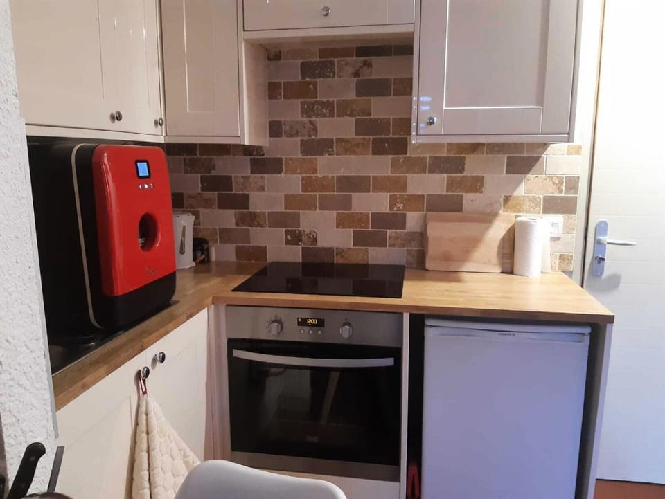 Bathroom, oven, kitchen