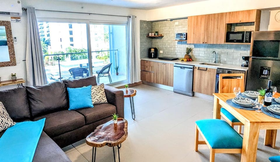 Coffee/tea facilities, Kitchen or kitchenette, Living room, Seating area, Dining area, dishwasher, stove, toaster