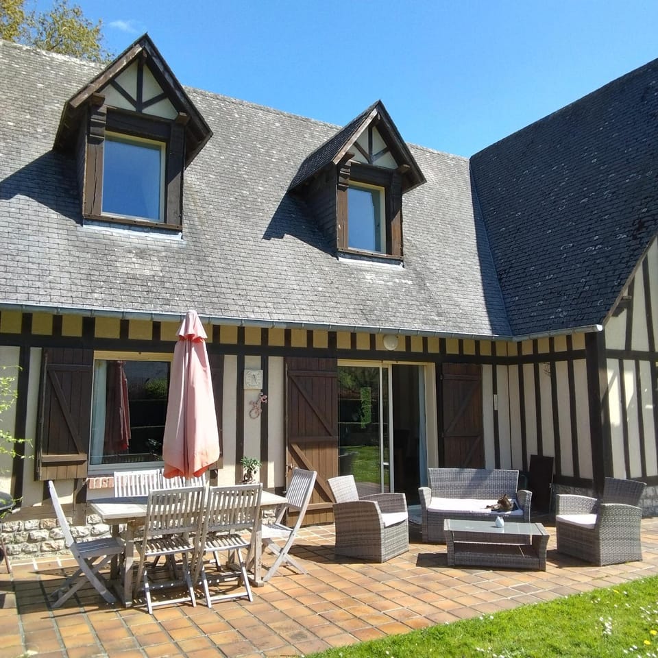 Property building, Patio, Balcony/Terrace
