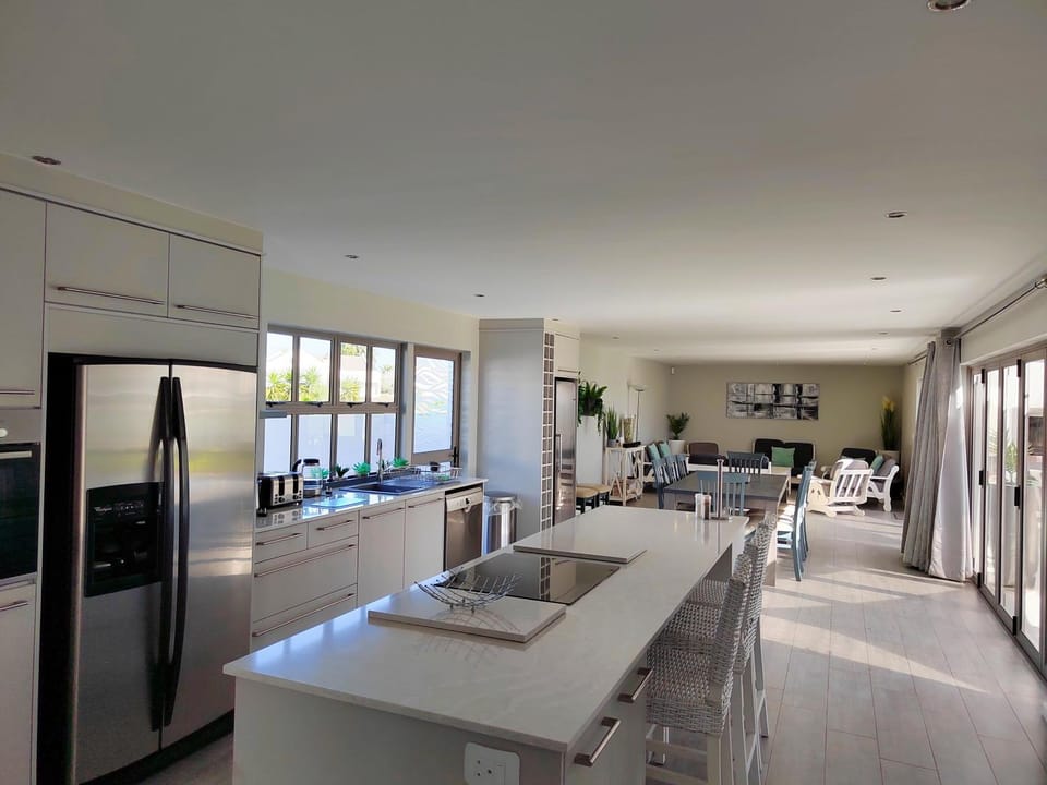 Kitchen or kitchenette, oven, stove