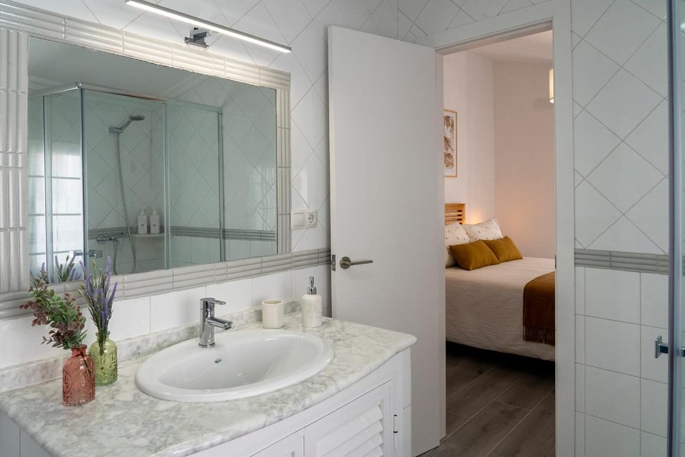 Shower, Bathroom, towels