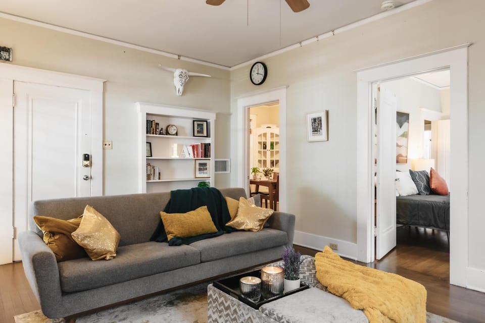 Living room, Seating area