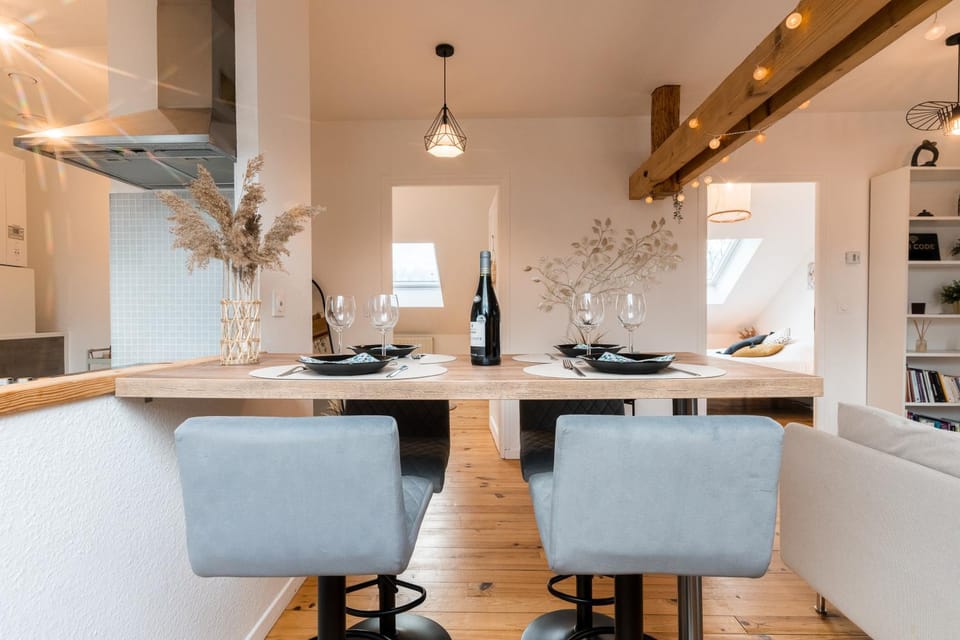 Seating area, Dining area