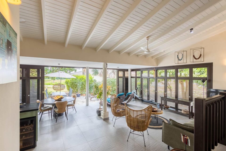 Blue Bay - Tropical Art Escape Apartment in Sint Michiel