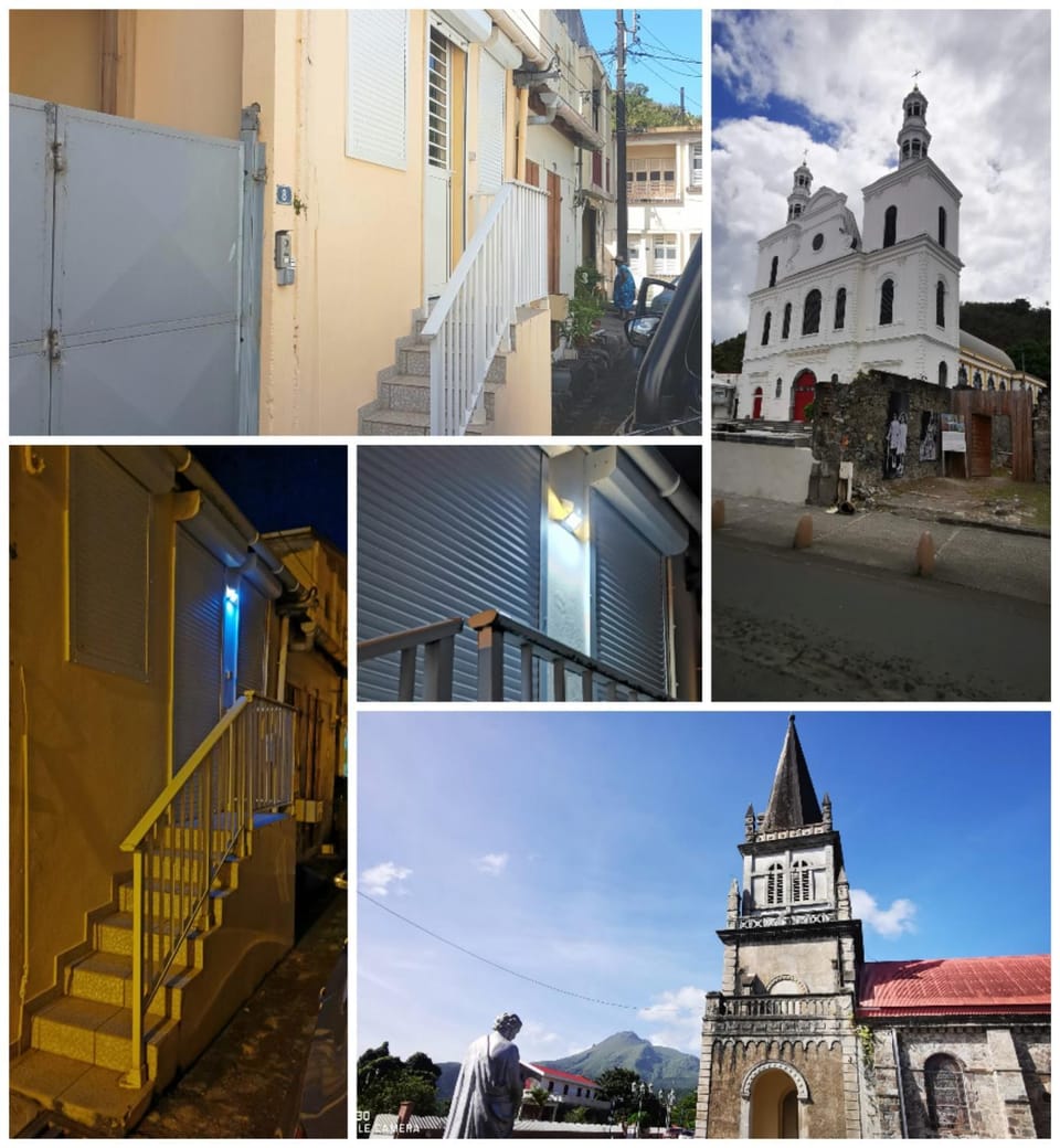 Nearby landmark, Facade/entrance, Day, Night, Place of worship, Time of day, acessibility