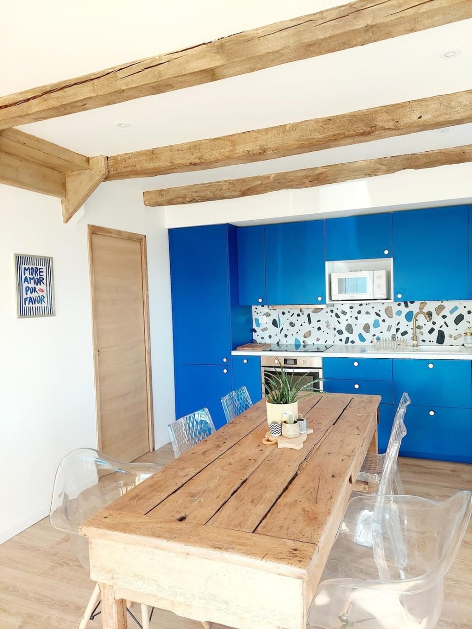 Dining area, kitchen