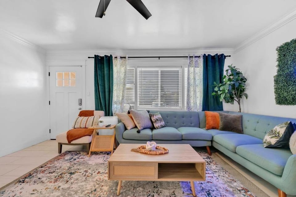 Living room, Decorative detail, Seating area