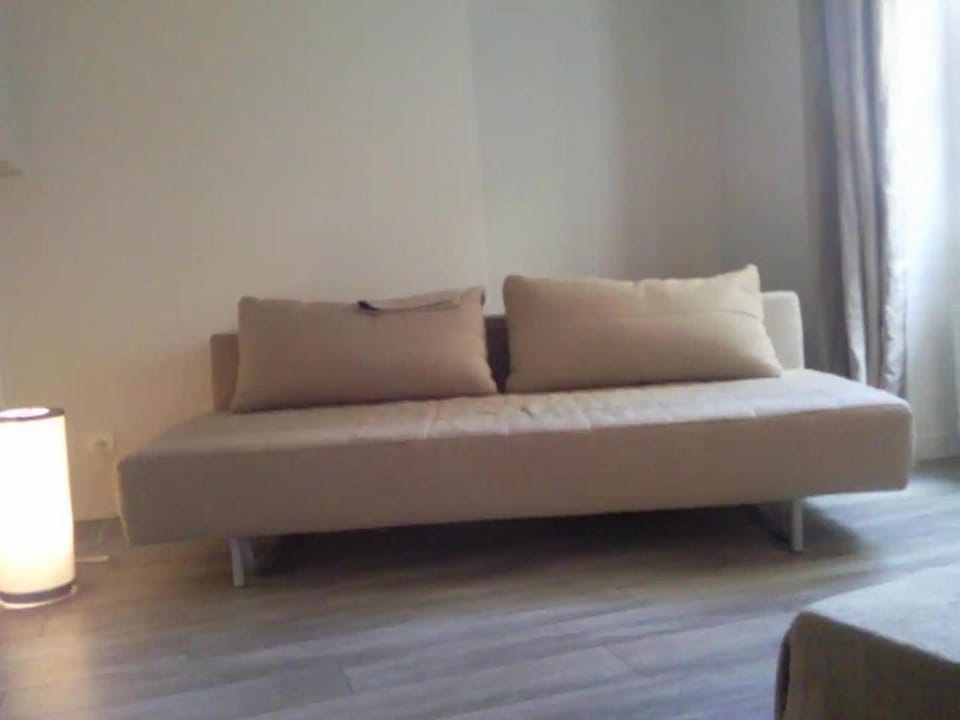 Bed, Living room
