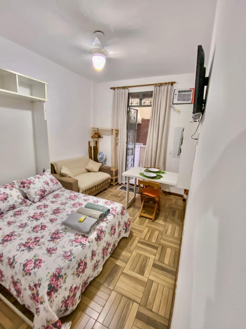 Apartamento estúdio inteiro no coração de Santa Teresa! Apartment in Santa Teresa