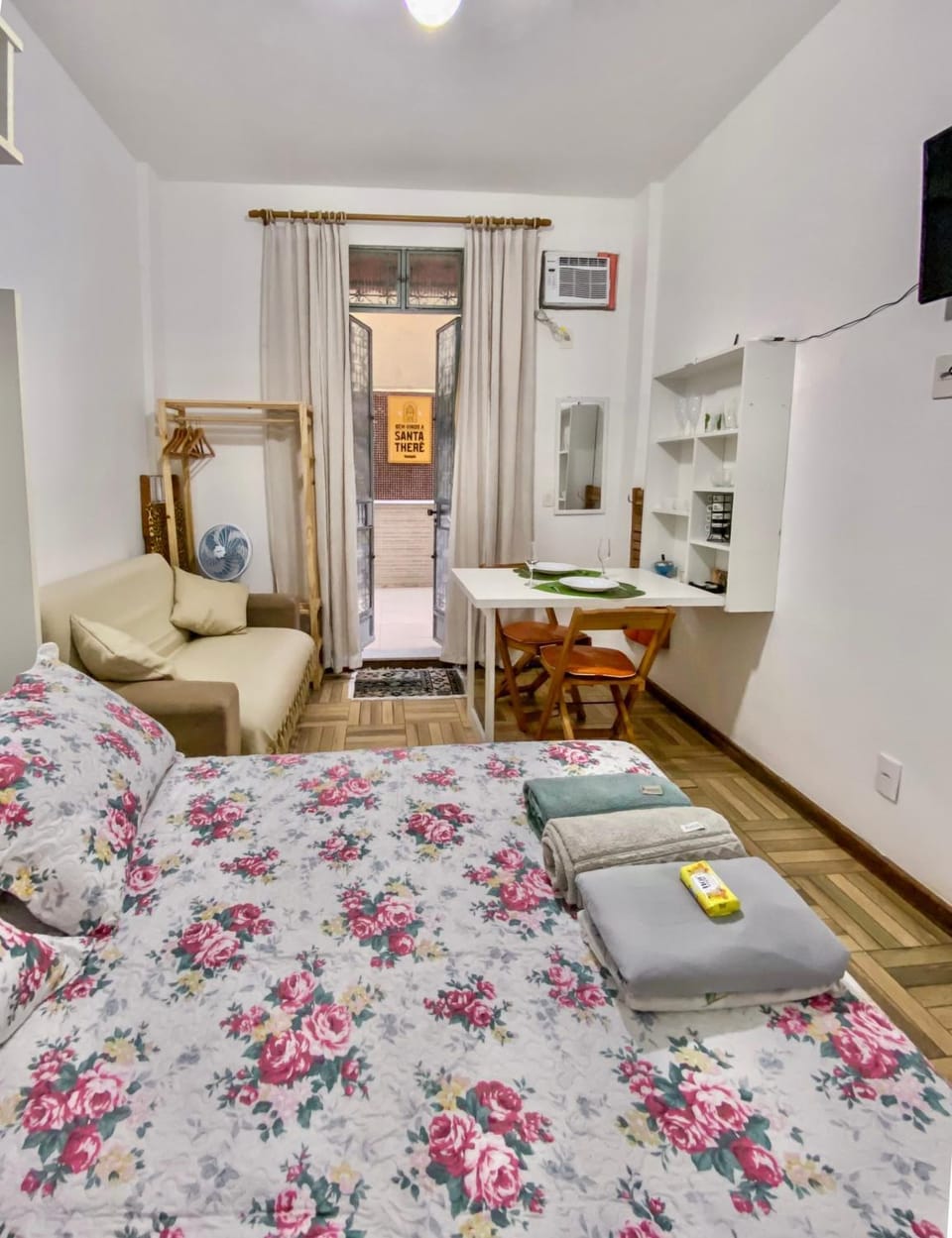 Apartamento estúdio inteiro no coração de Santa Teresa! Apartment in Santa Teresa