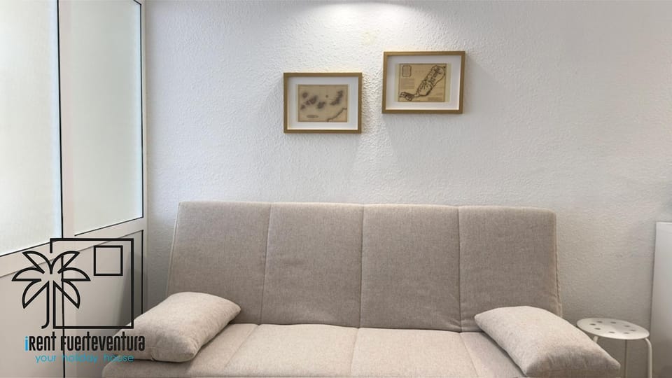 Bed, Living room