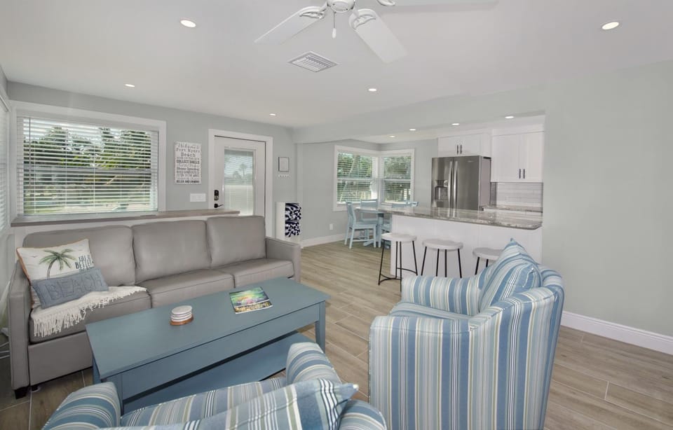 Cozy Cottage by Sun Palace Vacations House in Estero Island