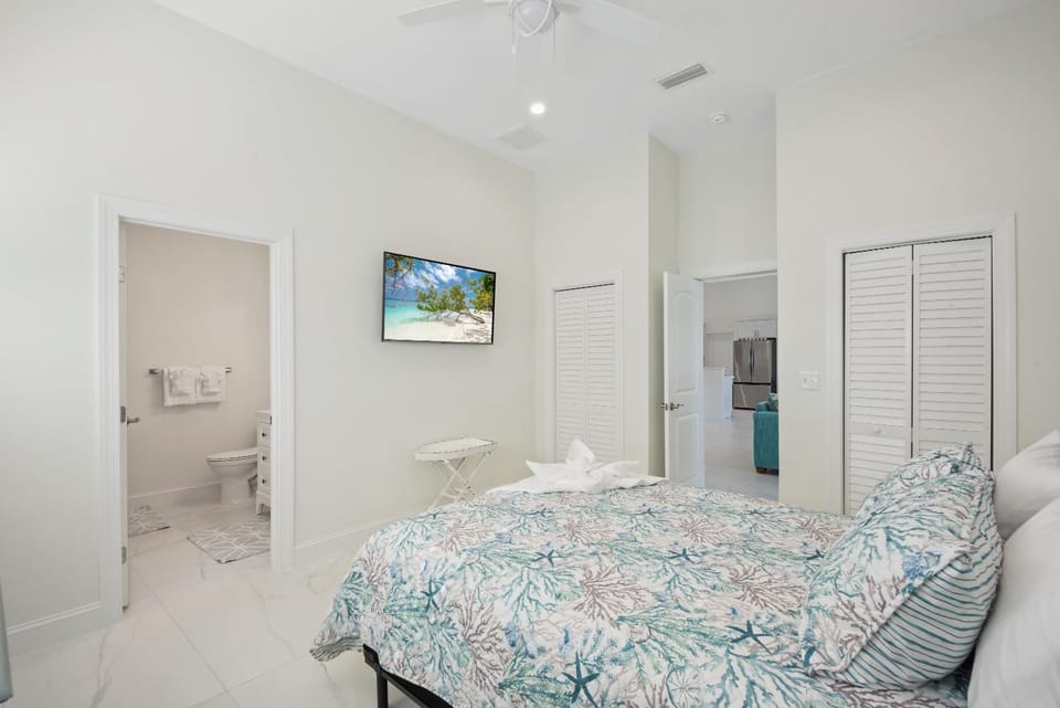 Paradise Palms by Sun Palace Vacations House in Estero Island