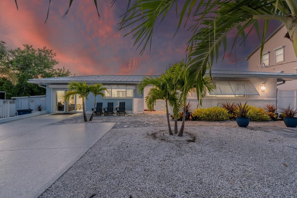 Miramar Palms by Sun Palace Vacations House in Estero Island