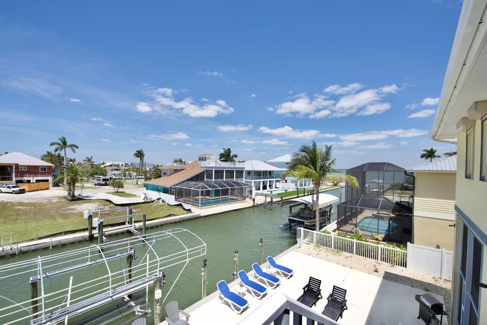 Drift Inn by Sun Palace Vacations House in Estero Island