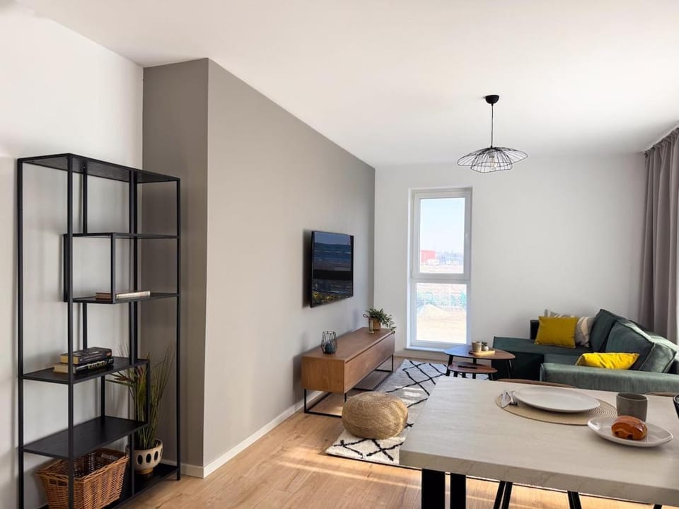 TV and multimedia, Living room, Seating area, Dining area, fireplace