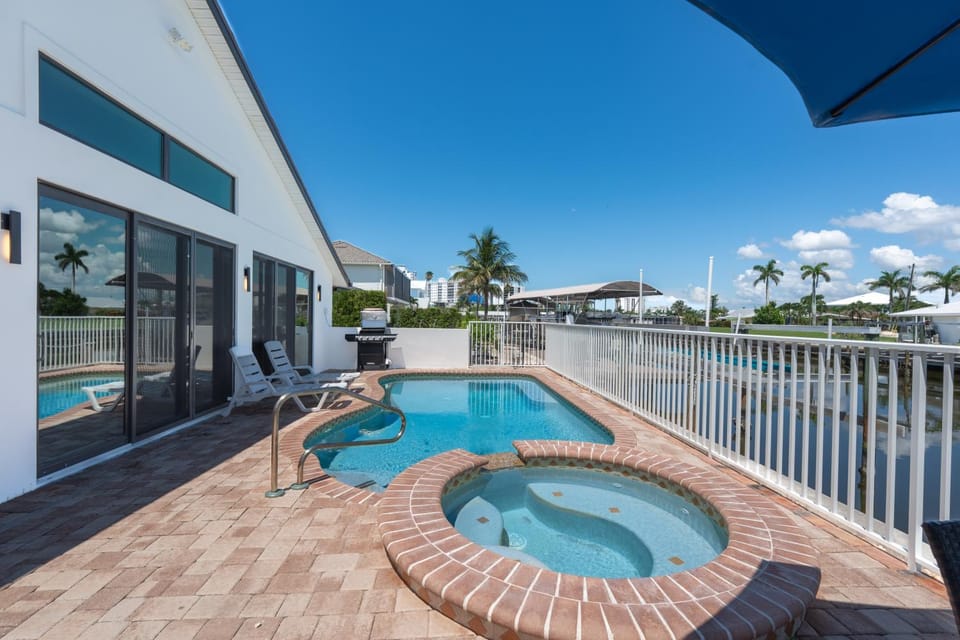 Seas The Day by Sun Palace Vacations House in Estero Island